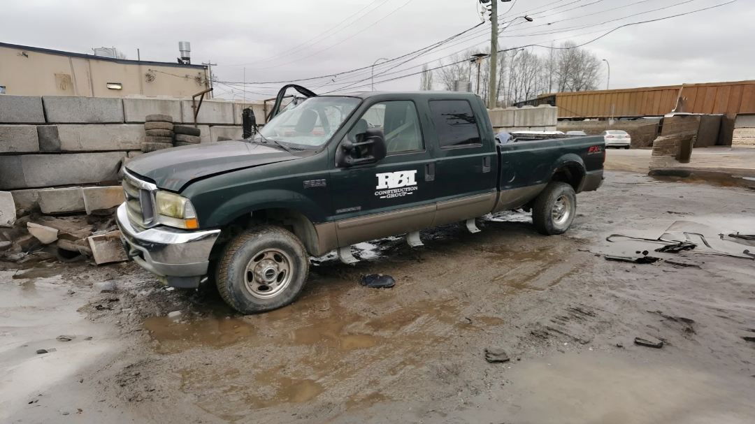 Scrap car towing service
